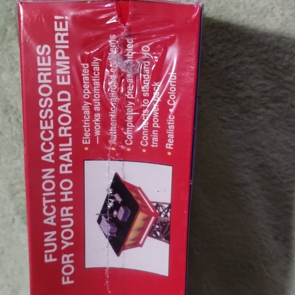 VTG Life Like Train- Electronically Operating Lighted Yard Tower, For HO Scale - Picture 3 of 5